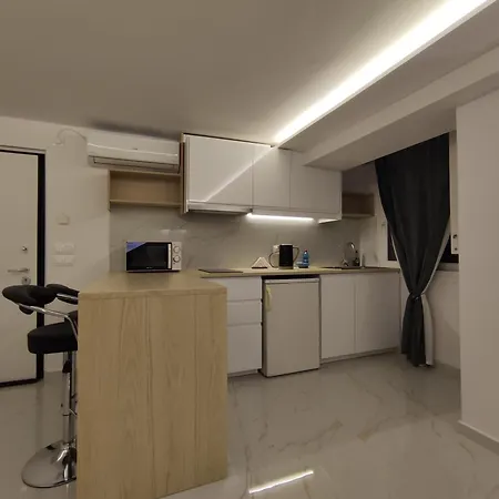 40 Apartment *