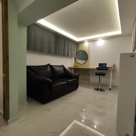 40 Apartment *